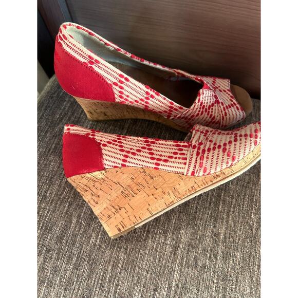 TOMS Multi Cross Stitch Open Toe Wedges Red and White size 8.5 - Picture 6 of 12